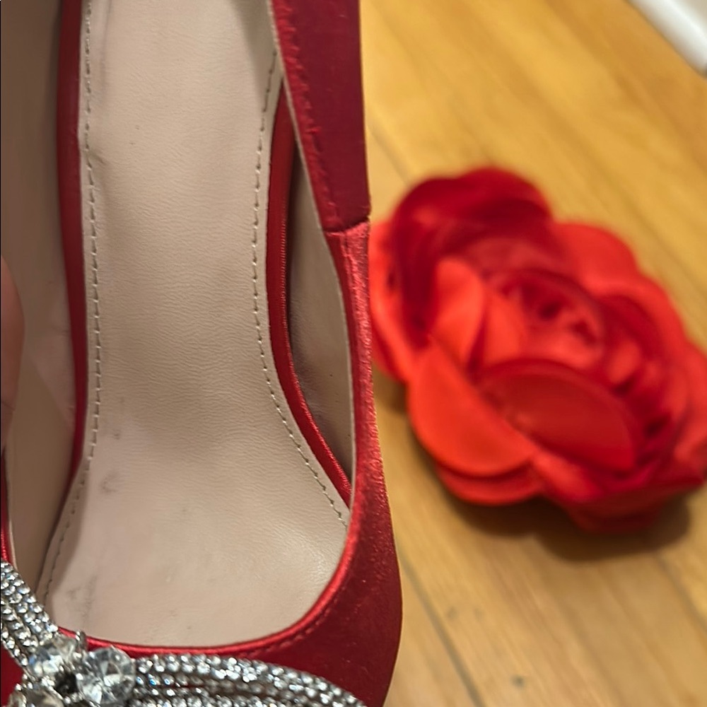 Red Satin Heels with Rhinestone Bow Size 6 and Red Rose Purse - Picture 5 of 9